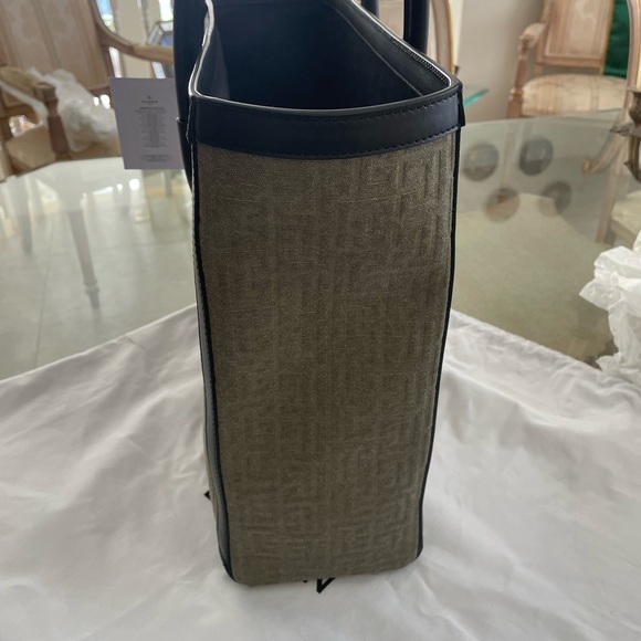 Balmain - Picture 5 of 7